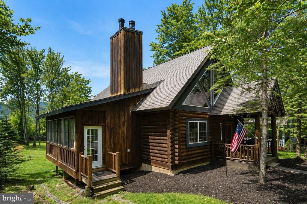 Image 2 of property listing at 55 VILLAGE DR #5, Oakland, MD 21550