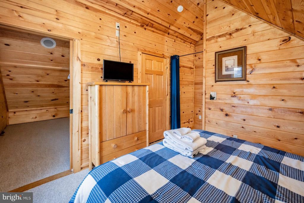 Image 25 of property listing at 55 VILLAGE DR #5, Oakland, MD 21550