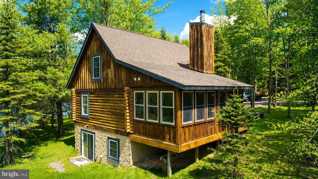 Image 3 of property listing at 55 VILLAGE DR #5, Oakland, MD 21550