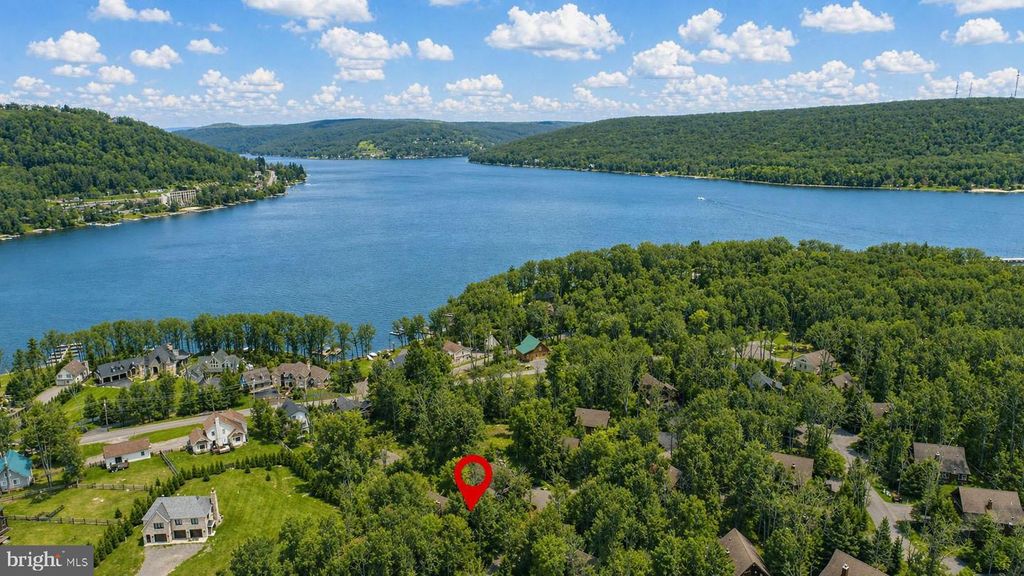 Image 6 of property listing at 55 VILLAGE DR #5, Oakland, MD 21550