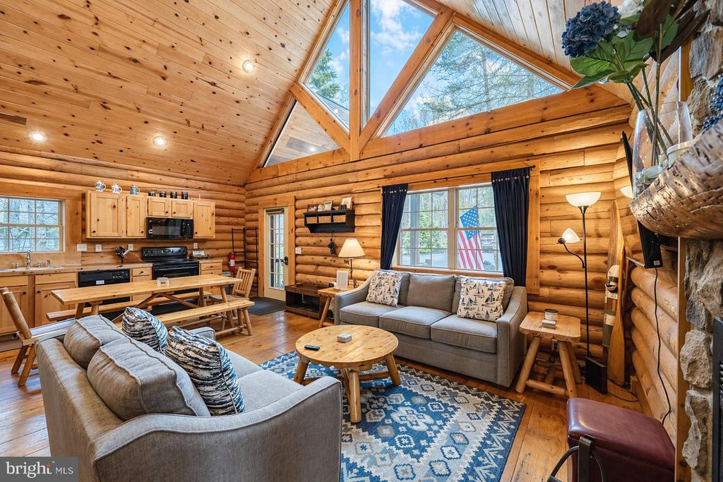 Image 7 of property listing at 55 VILLAGE DR #5, Oakland, MD 21550