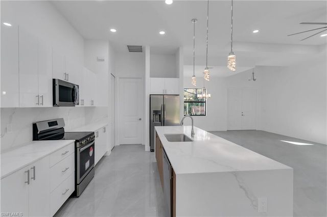 2608 5th ST SW, Lehigh Acres, FL 33976