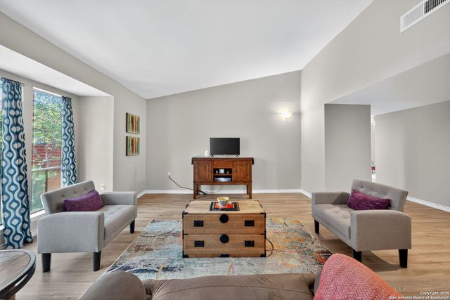 3803 Barrington St Apt 15D, San Antonio, TX 78217