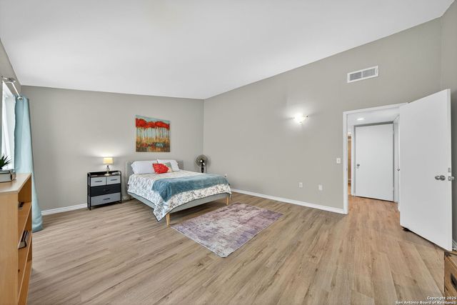 3803 Barrington St Apt 15D, San Antonio, TX 78217