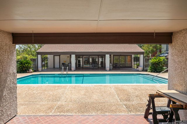 3803 Barrington St Apt 15D, San Antonio, TX 78217
