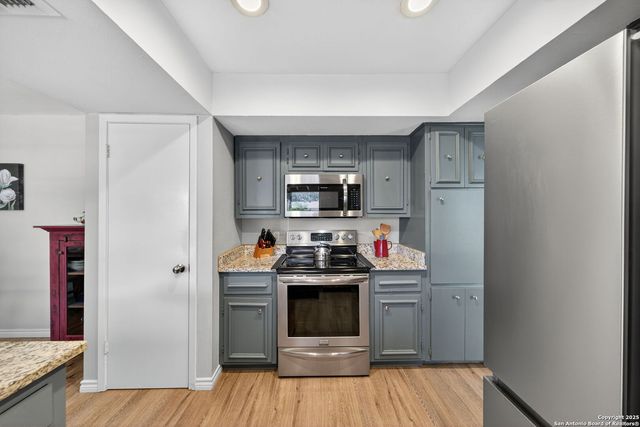 3803 Barrington St Apt 15D, San Antonio, TX 78217