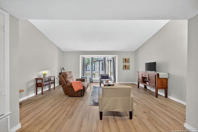 3803 Barrington St Apt 15D, San Antonio, TX 78217