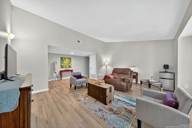 3803 Barrington St Apt 15D, San Antonio, TX 78217