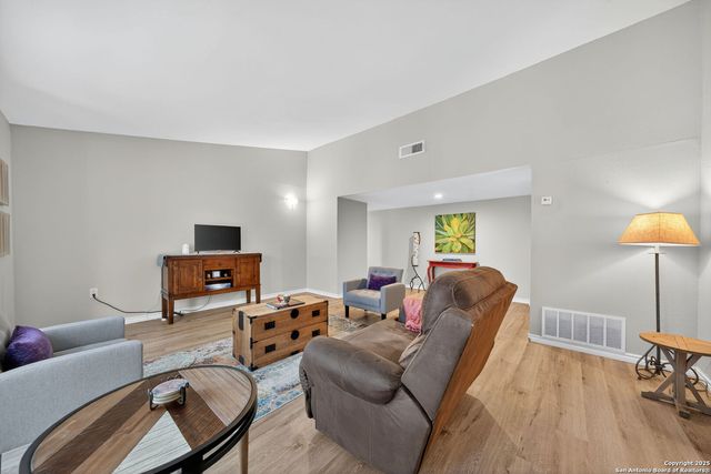 3803 Barrington St Apt 15D, San Antonio, TX 78217