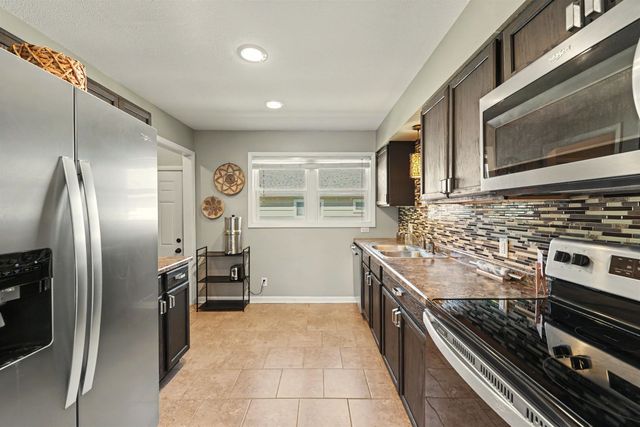 1507 Stapler Ave, Salina, KS 67401