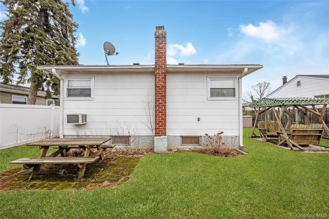 139 N Cedar Street, Massapequa, NY 11758