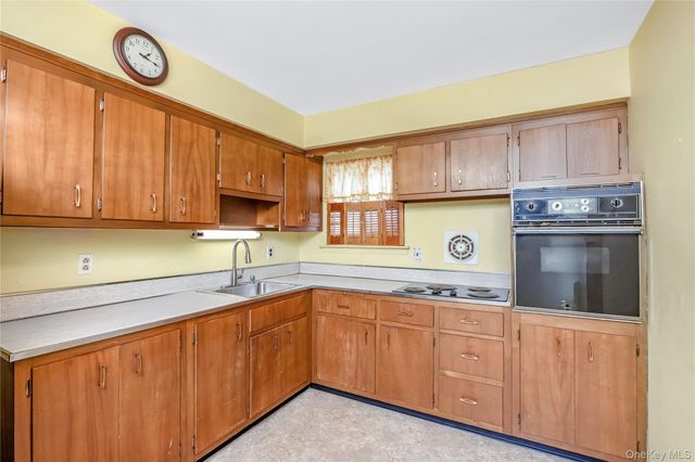 139 N Cedar Street, Massapequa, NY 11758