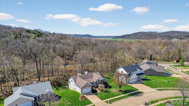 146 Silverstone Circle, Byrnes Mill, MO 63051