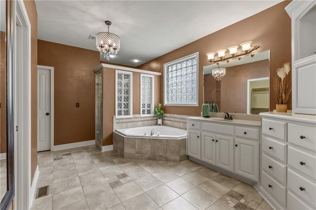 12053 S Sunray Drive, Olathe, KS 66061