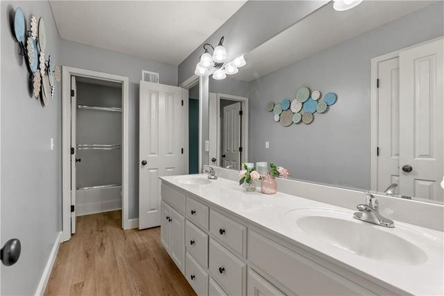 12053 S Sunray Drive, Olathe, KS 66061
