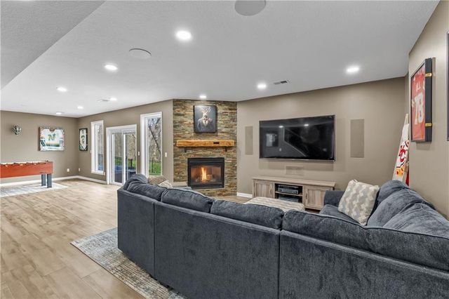 12053 S Sunray Drive, Olathe, KS 66061