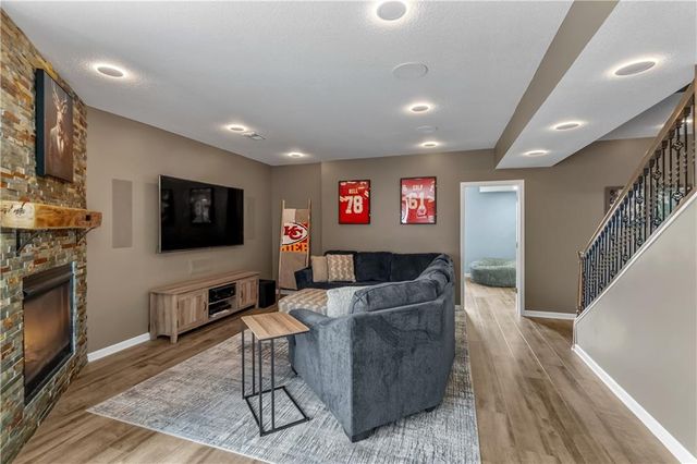 12053 S Sunray Drive, Olathe, KS 66061