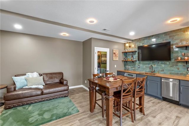 12053 S Sunray Drive, Olathe, KS 66061