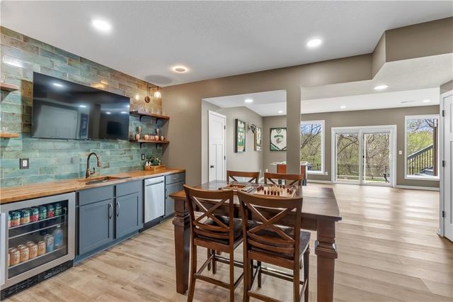 12053 S Sunray Drive, Olathe, KS 66061