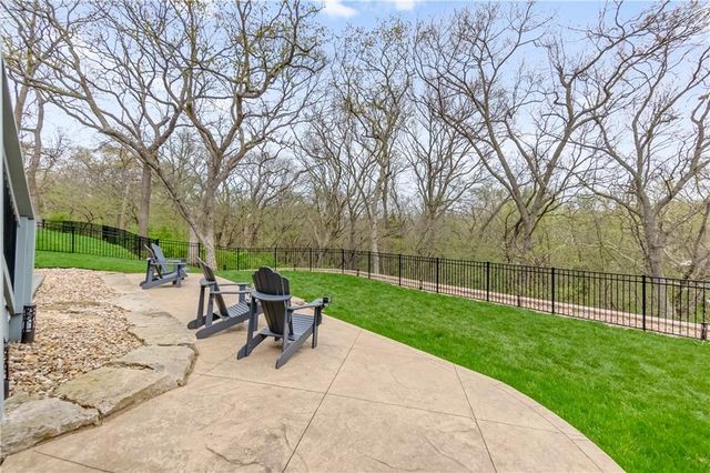 12053 S Sunray Drive, Olathe, KS 66061