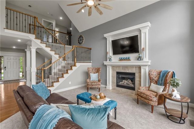 12053 S Sunray Drive, Olathe, KS 66061