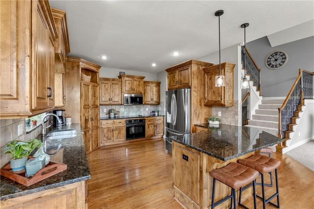 12053 S Sunray Drive, Olathe, KS 66061