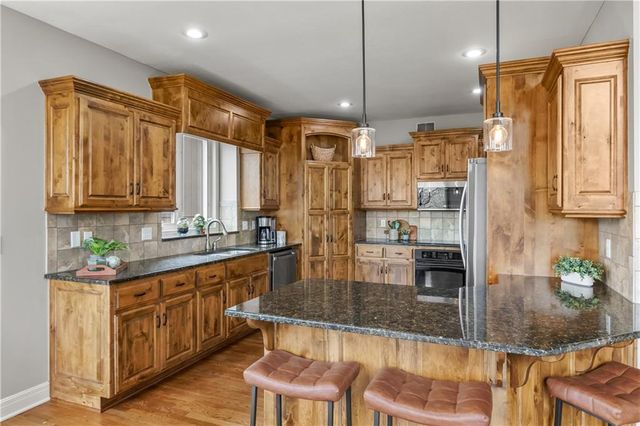 12053 S Sunray Drive, Olathe, KS 66061