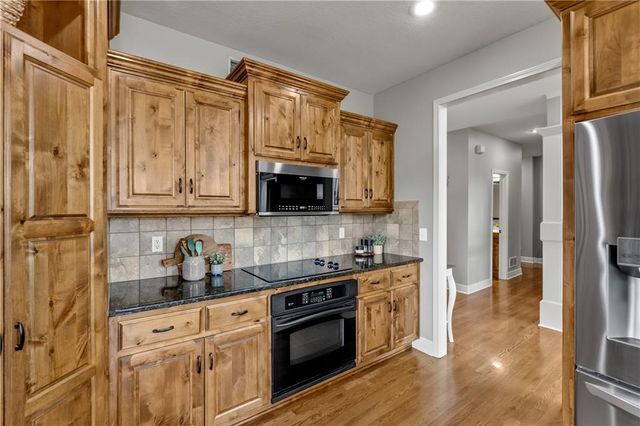 12053 S Sunray Drive, Olathe, KS 66061
