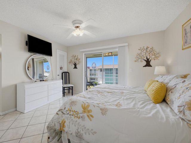 350 Horizons E 302, Boynton Beach, FL 33435