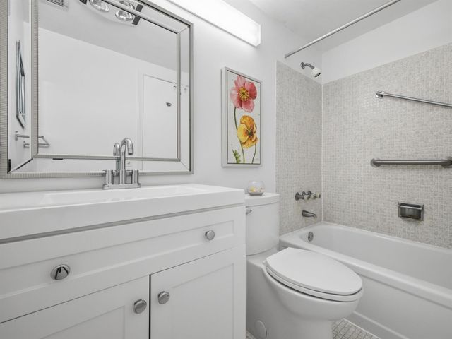 350 Horizons E 302, Boynton Beach, FL 33435