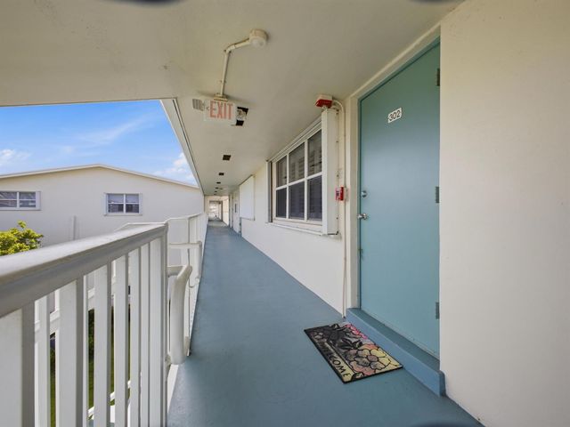 350 Horizons E 302, Boynton Beach, FL 33435