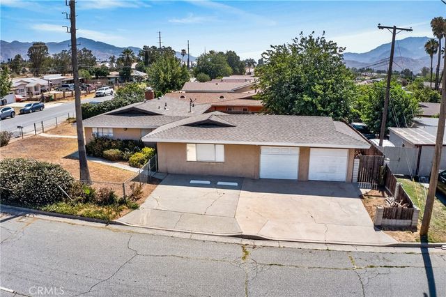 2174 W Lincoln, Banning, CA 92220
