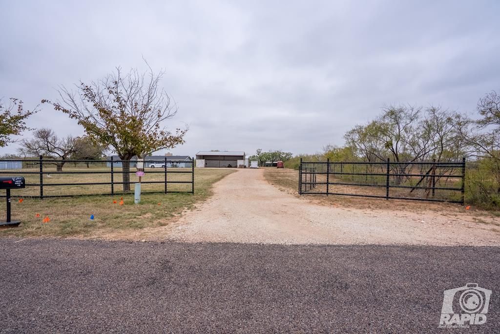 Image 1 of property listing at 6837 Robert Dr, San Angelo, TX 76905