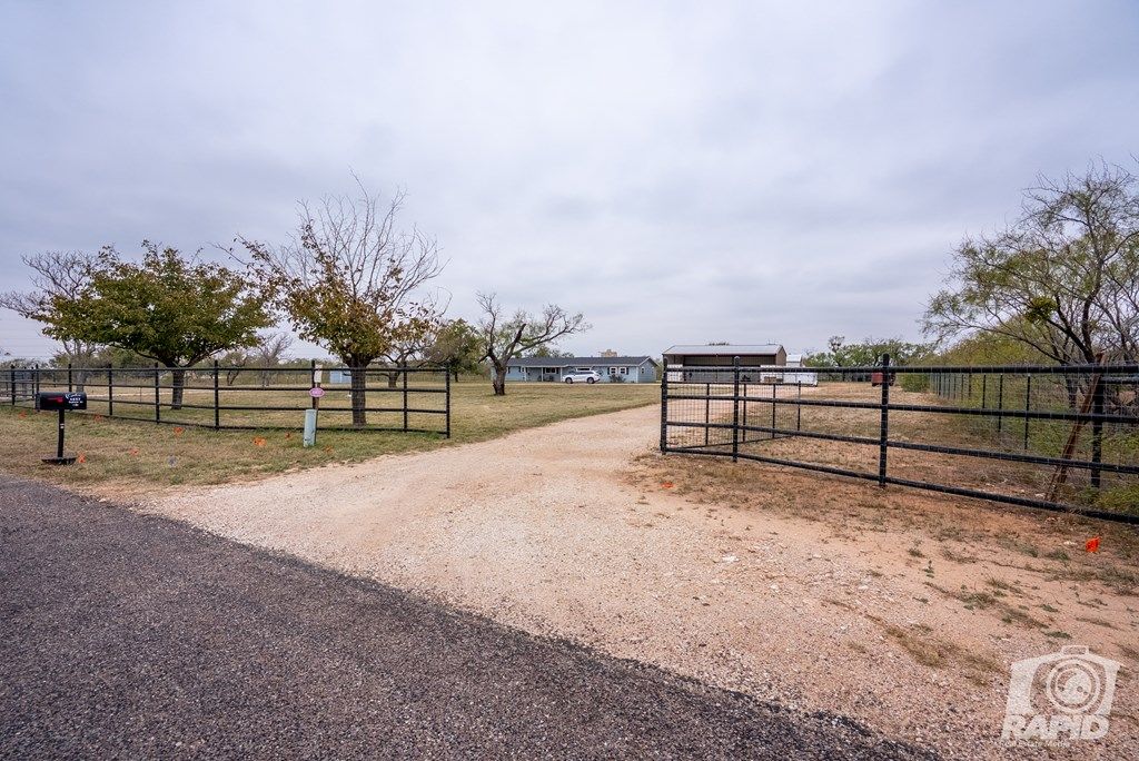 Image 2 of property listing at 6837 Robert Dr, San Angelo, TX 76905