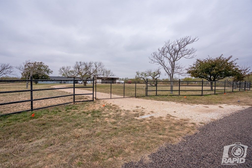 Image 4 of property listing at 6837 Robert Dr, San Angelo, TX 76905