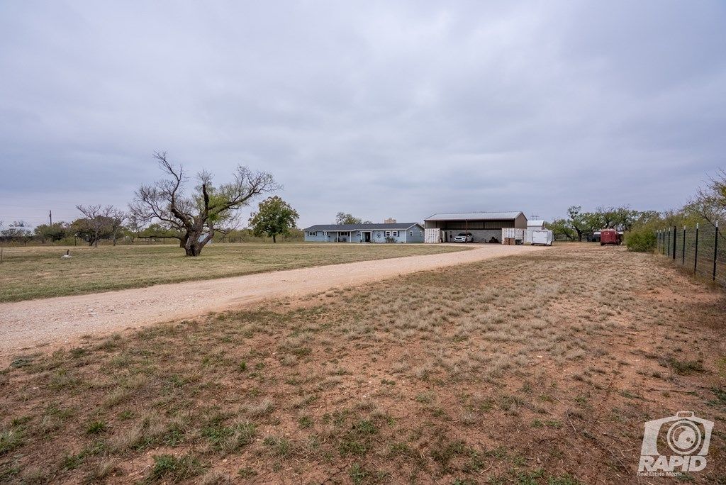 Image 6 of property listing at 6837 Robert Dr, San Angelo, TX 76905