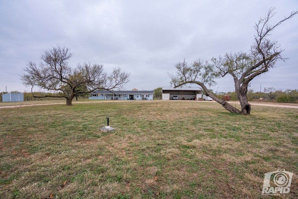 Image 8 of property listing at 6837 Robert Dr, San Angelo, TX 76905