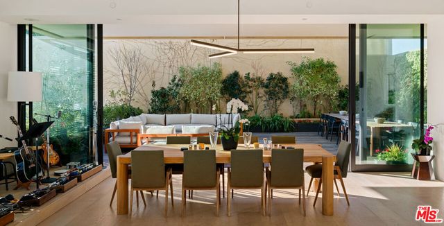 9040 W Sunset Boulevard 1004, West Hollywood, CA 90069