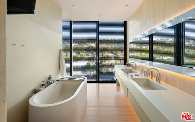 9040 W Sunset Boulevard 1004, West Hollywood, CA 90069