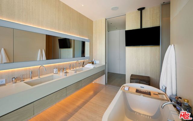 9040 W Sunset Boulevard 1004, West Hollywood, CA 90069