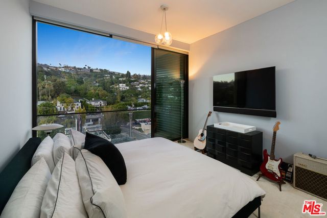 9040 W Sunset Boulevard 1004, West Hollywood, CA 90069