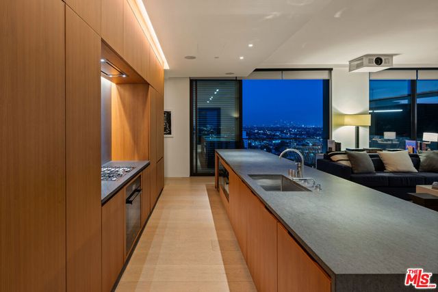 9040 W Sunset Boulevard 1004, West Hollywood, CA 90069