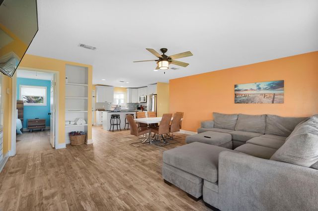 4206 Seabird Drive, Galveston, TX 77554