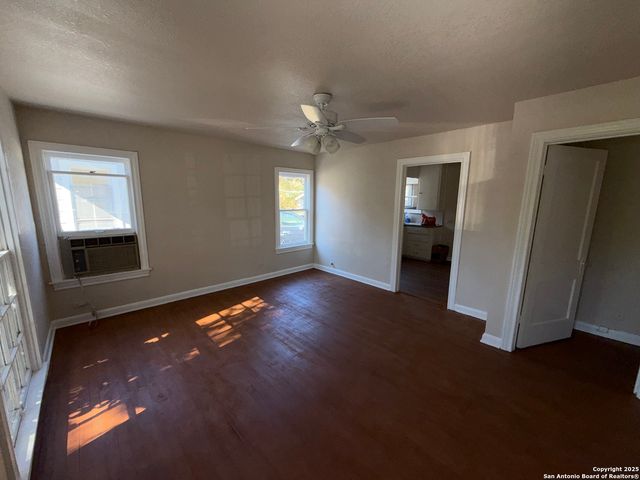 419 Walton, San Antonio, TX 78225