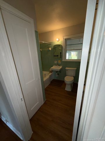 419 Walton, San Antonio, TX 78225