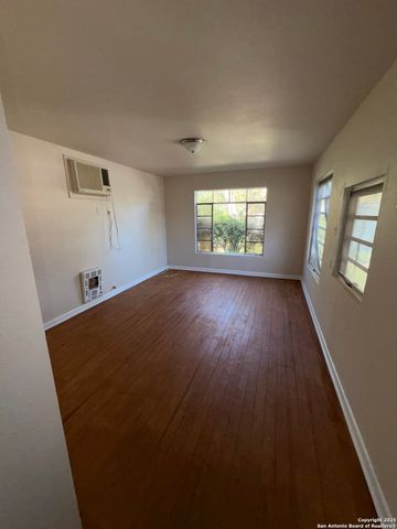 419 Walton, San Antonio, TX 78225