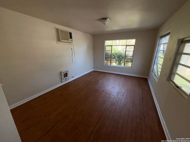 419 Walton, San Antonio, TX 78225