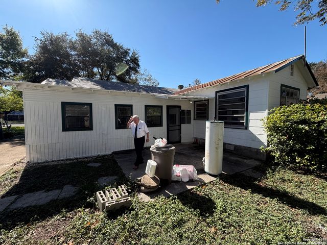 419 Walton, San Antonio, TX 78225