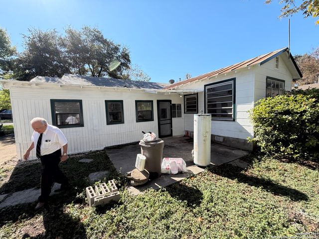 419 Walton, San Antonio, TX 78225