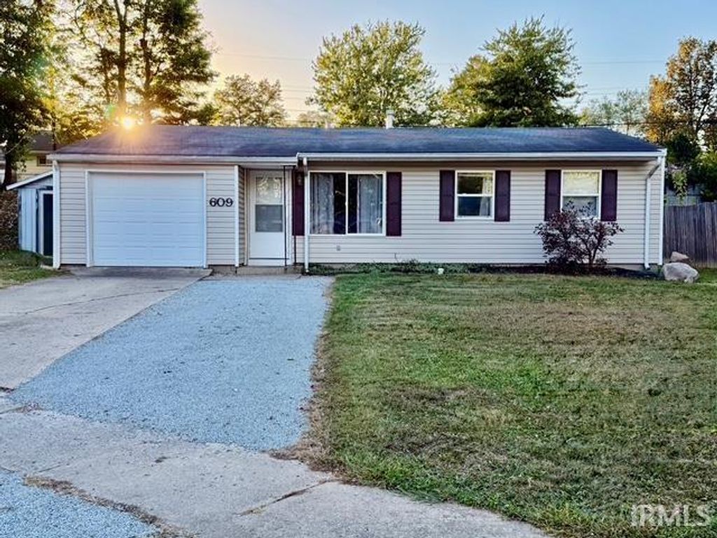 609 Briar Court, Kokomo, IN 46902